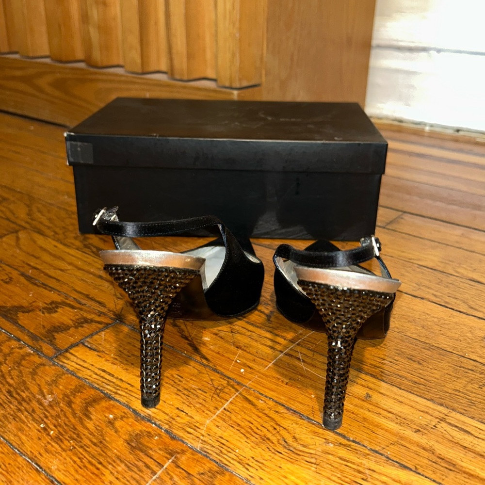 BCBGMAXAZRIA satin sling back heels - Picture 3 of 5